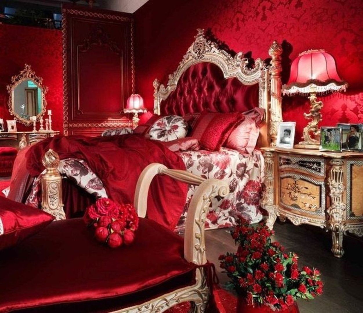 красная кровать в интерьере